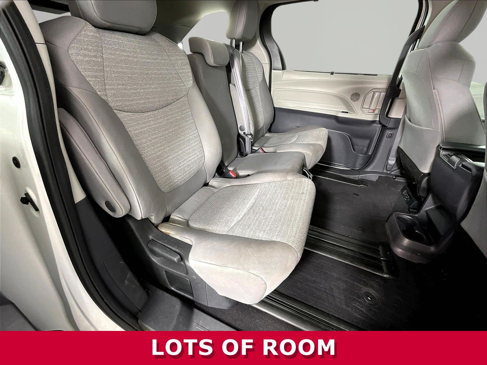 2022 Toyota Sienna LE - Photo 25