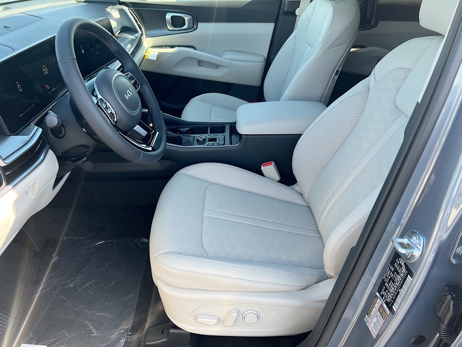 2025 Kia Sorento S photo 3