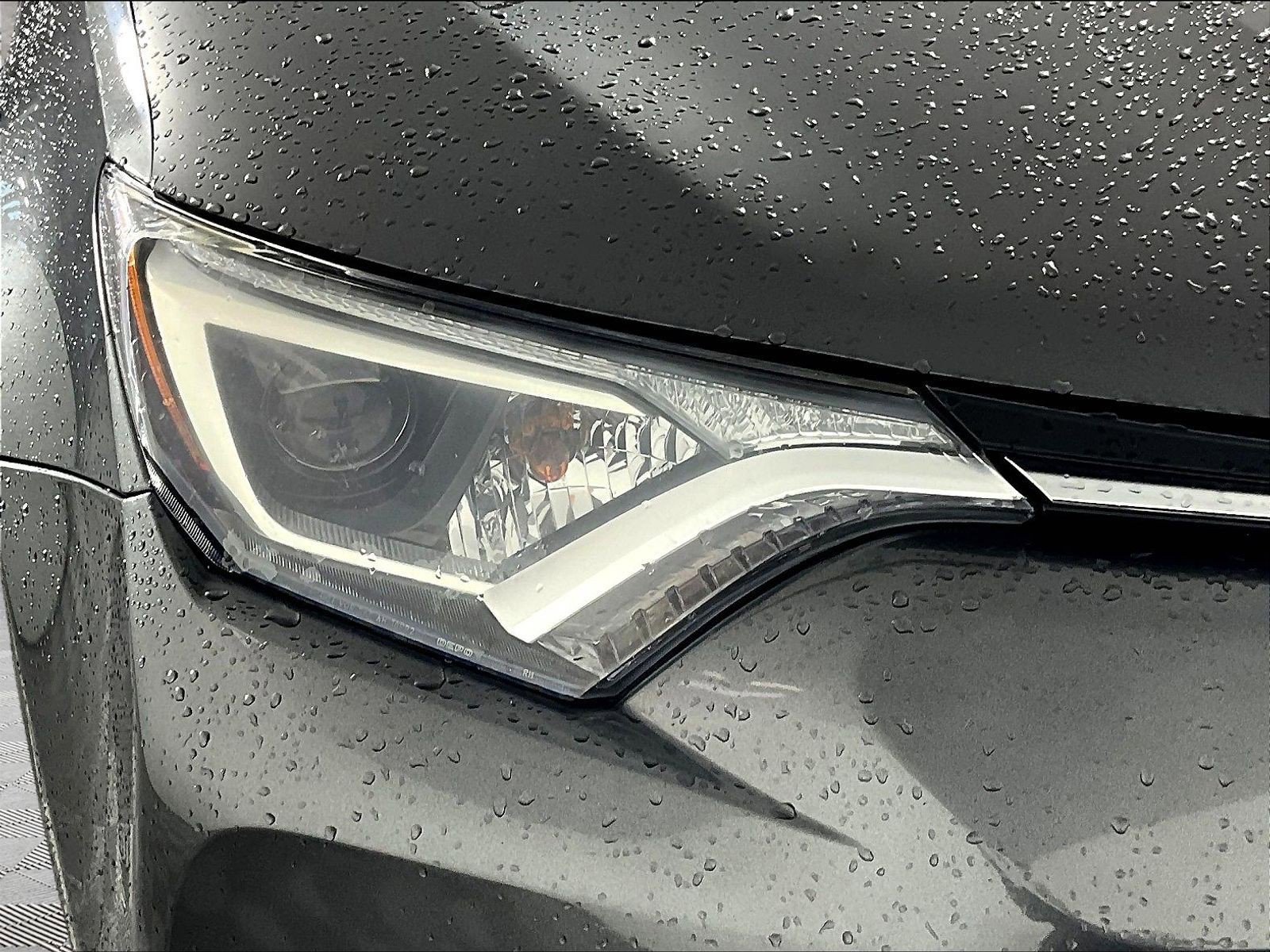 2017 Toyota RAV4 XLE - Photo 27