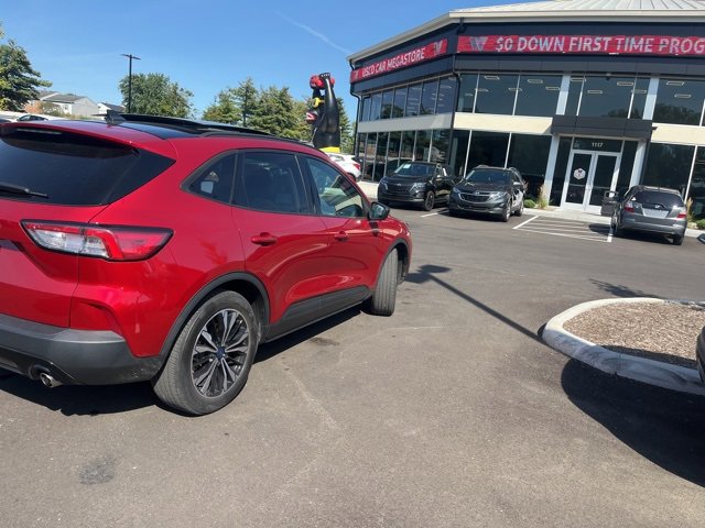 2022 Ford Escape SE photo 2