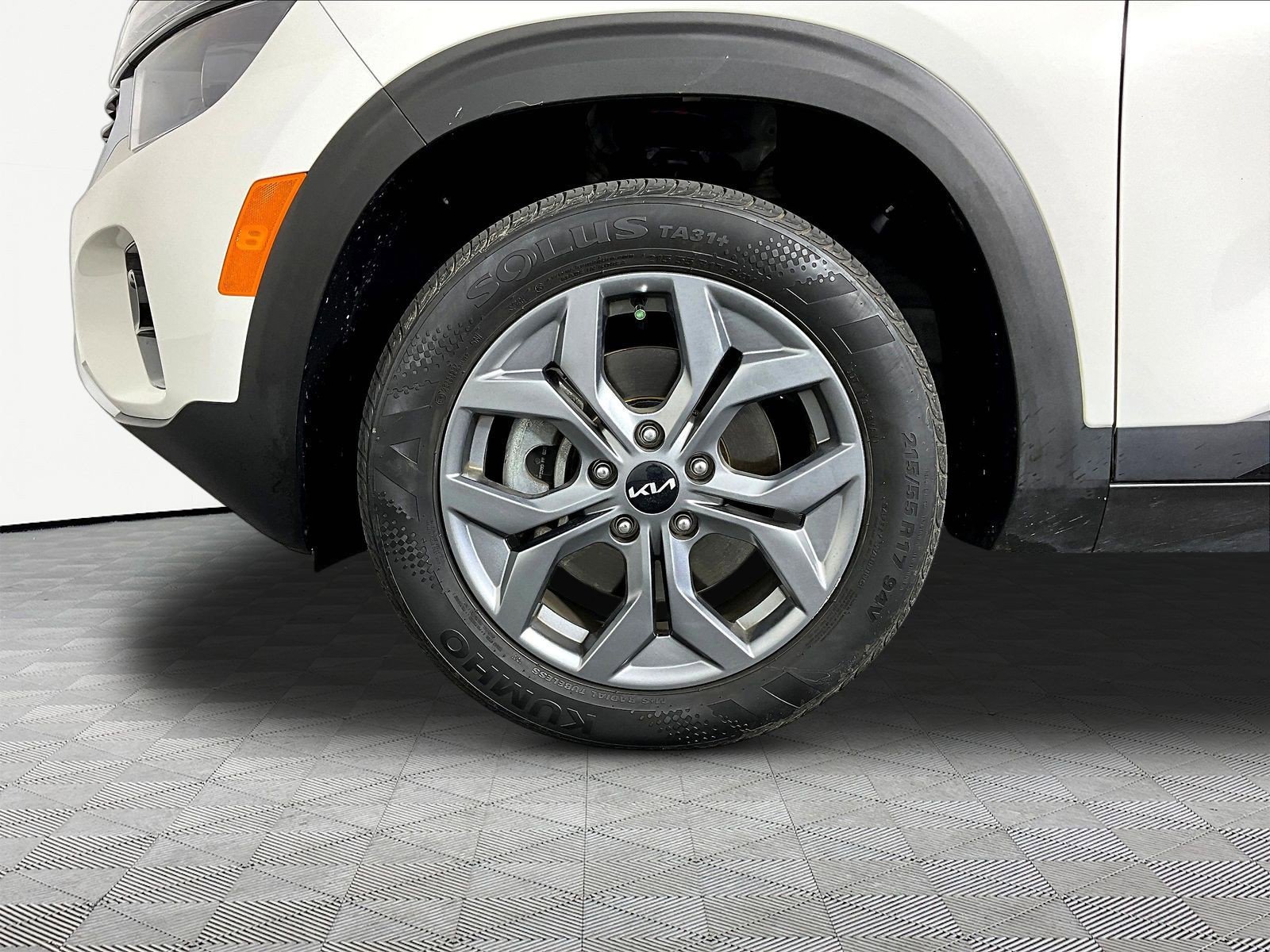 2024 Kia Seltos S - Photo 29