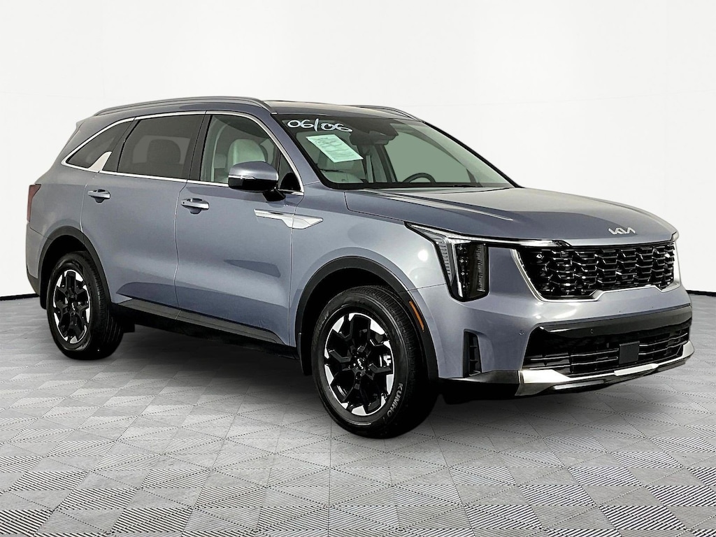 Used 2025 Kia Sorento S SUV