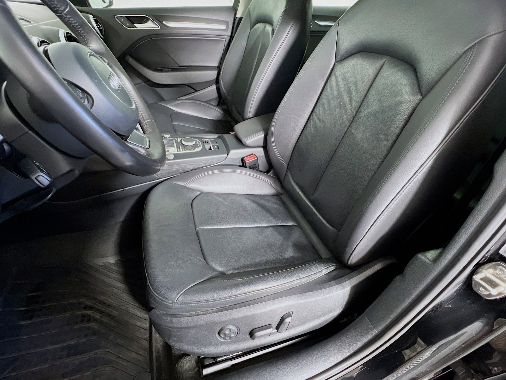 2015 Audi A3 1.8T Premium Plus photo 3
