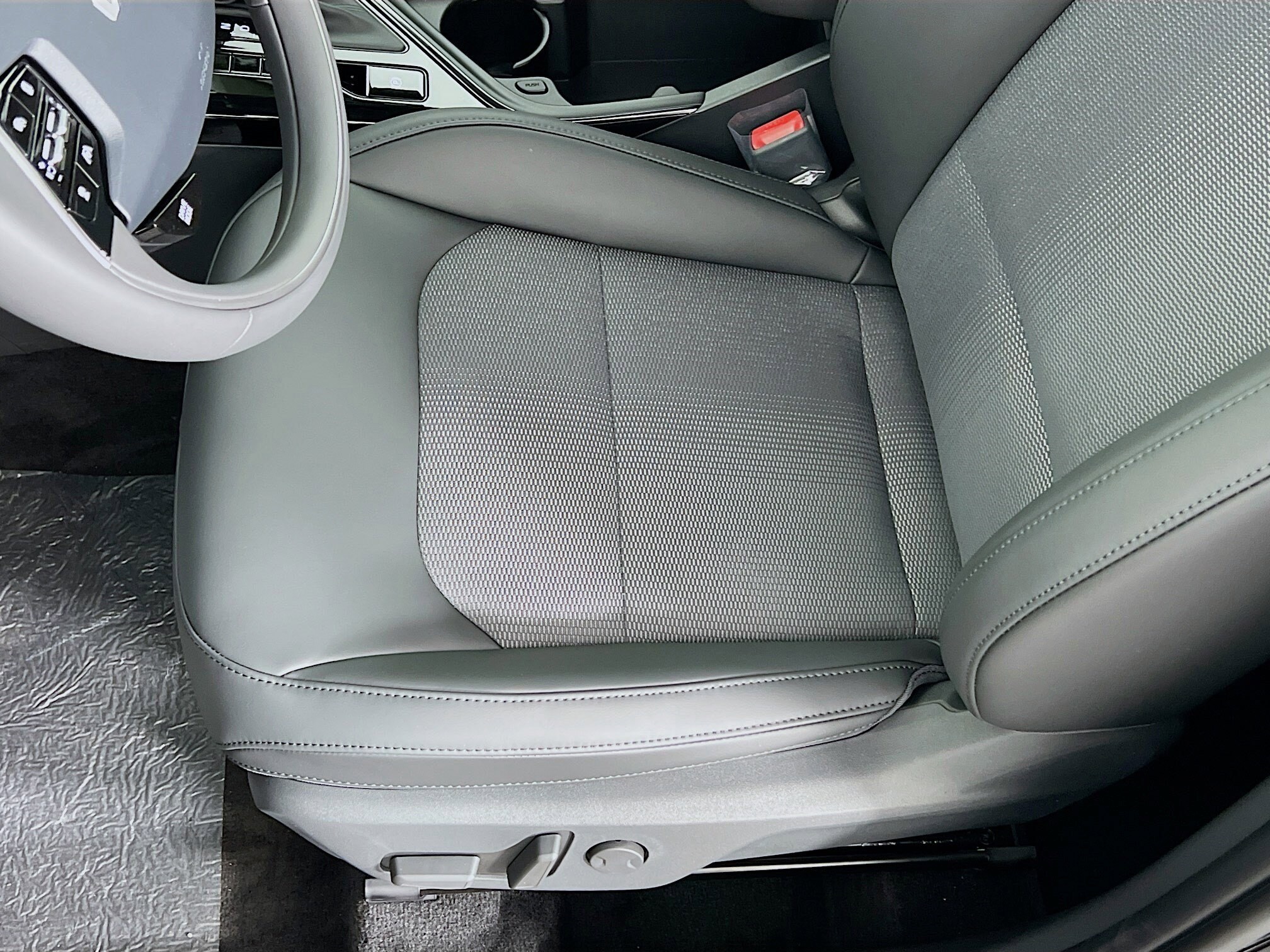 2025 Kia Niro EX Touring photo 4