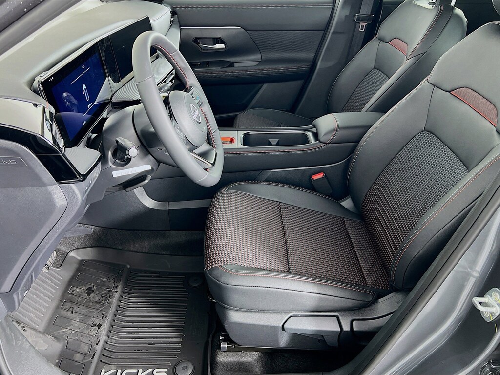 New 2025 Nissan Kicks SR SUV