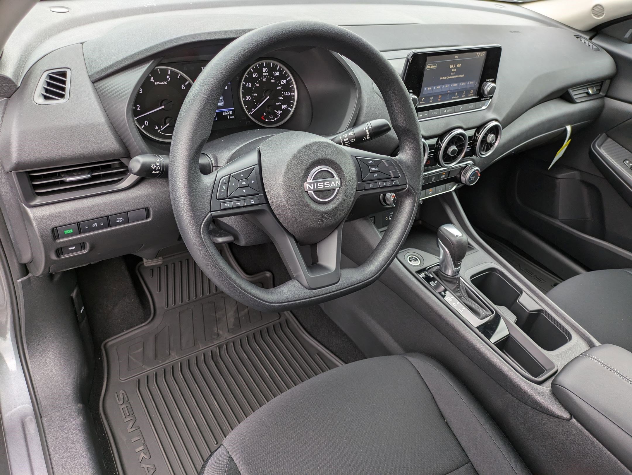 2025 Nissan Sentra S photo 4