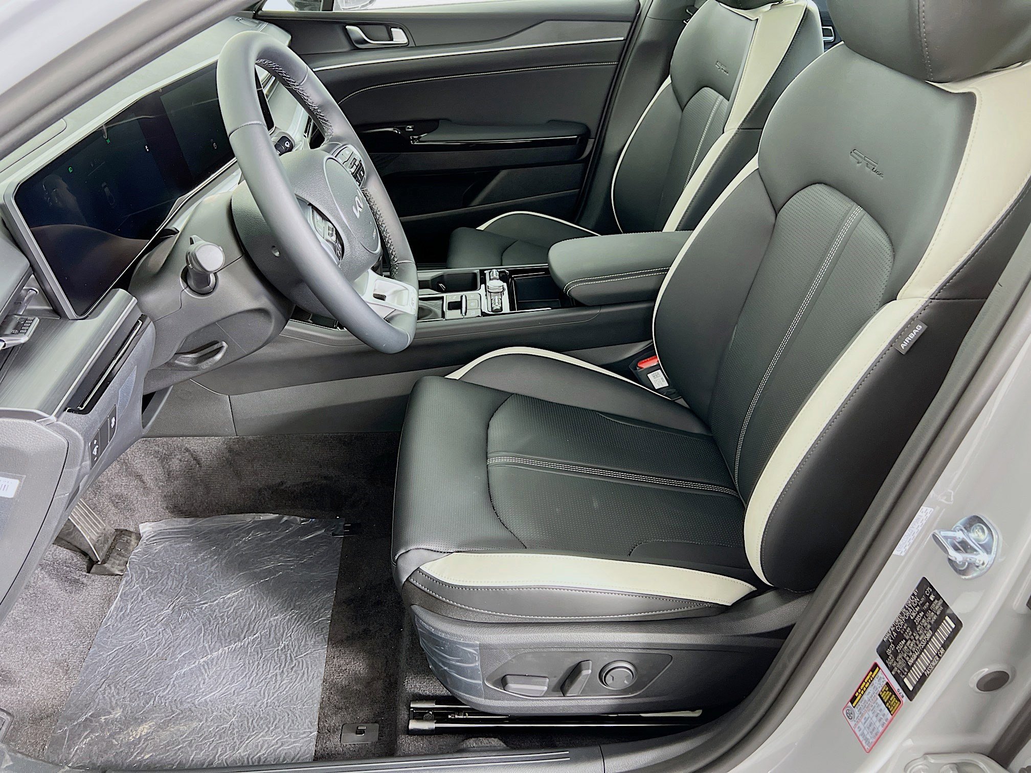 2025 Kia K5 GT-Line photo 3