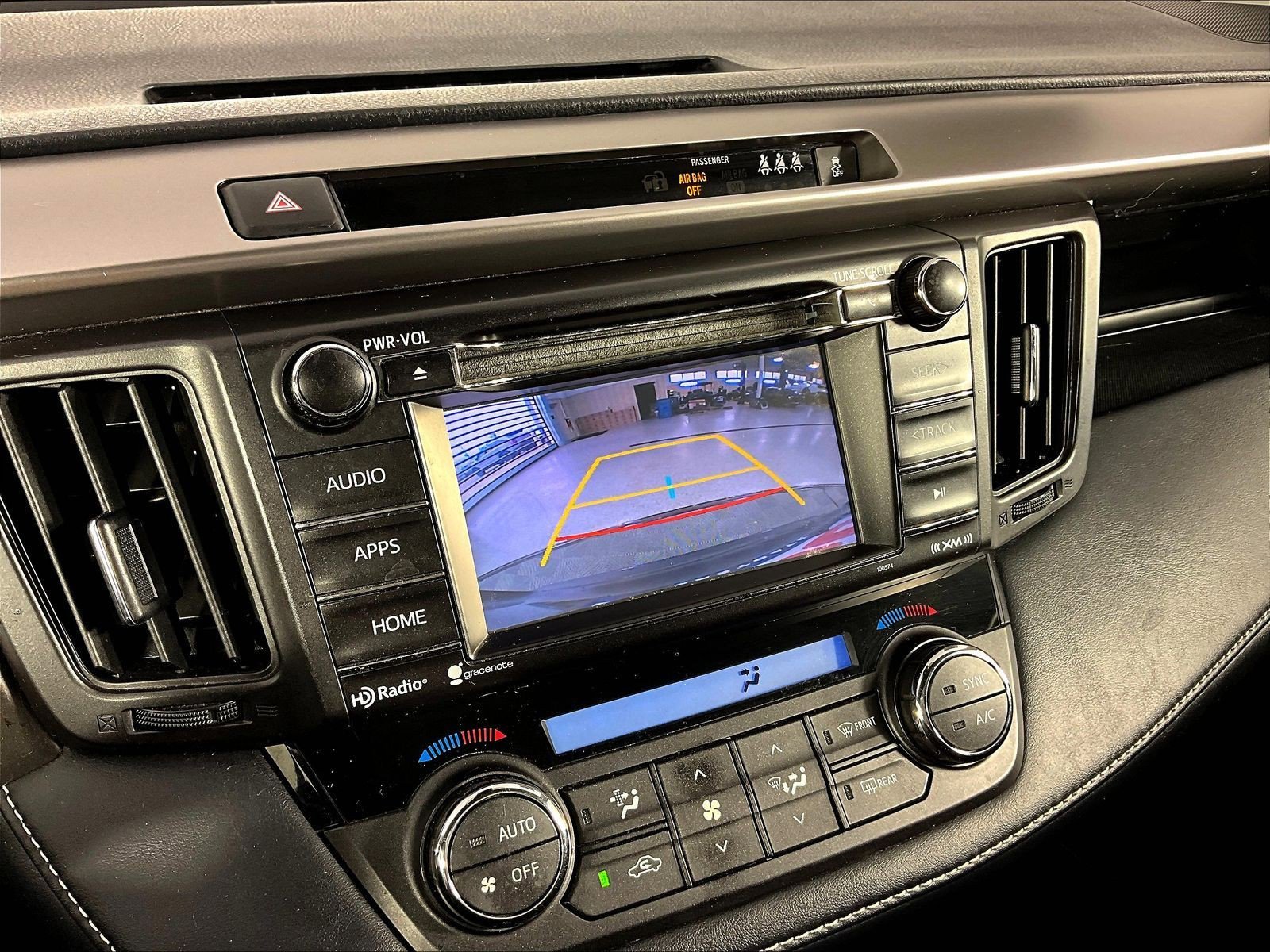 2017 Toyota RAV4 XLE - Photo 12