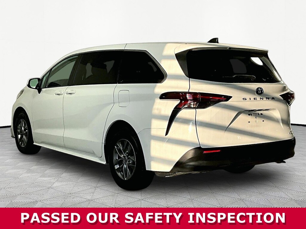 Used 2022 Toyota Sienna LE Van Passenger Van