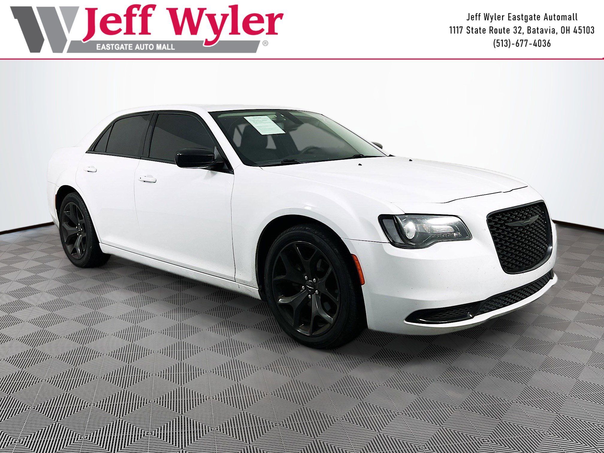2023 Chrysler 300 Touring's photo