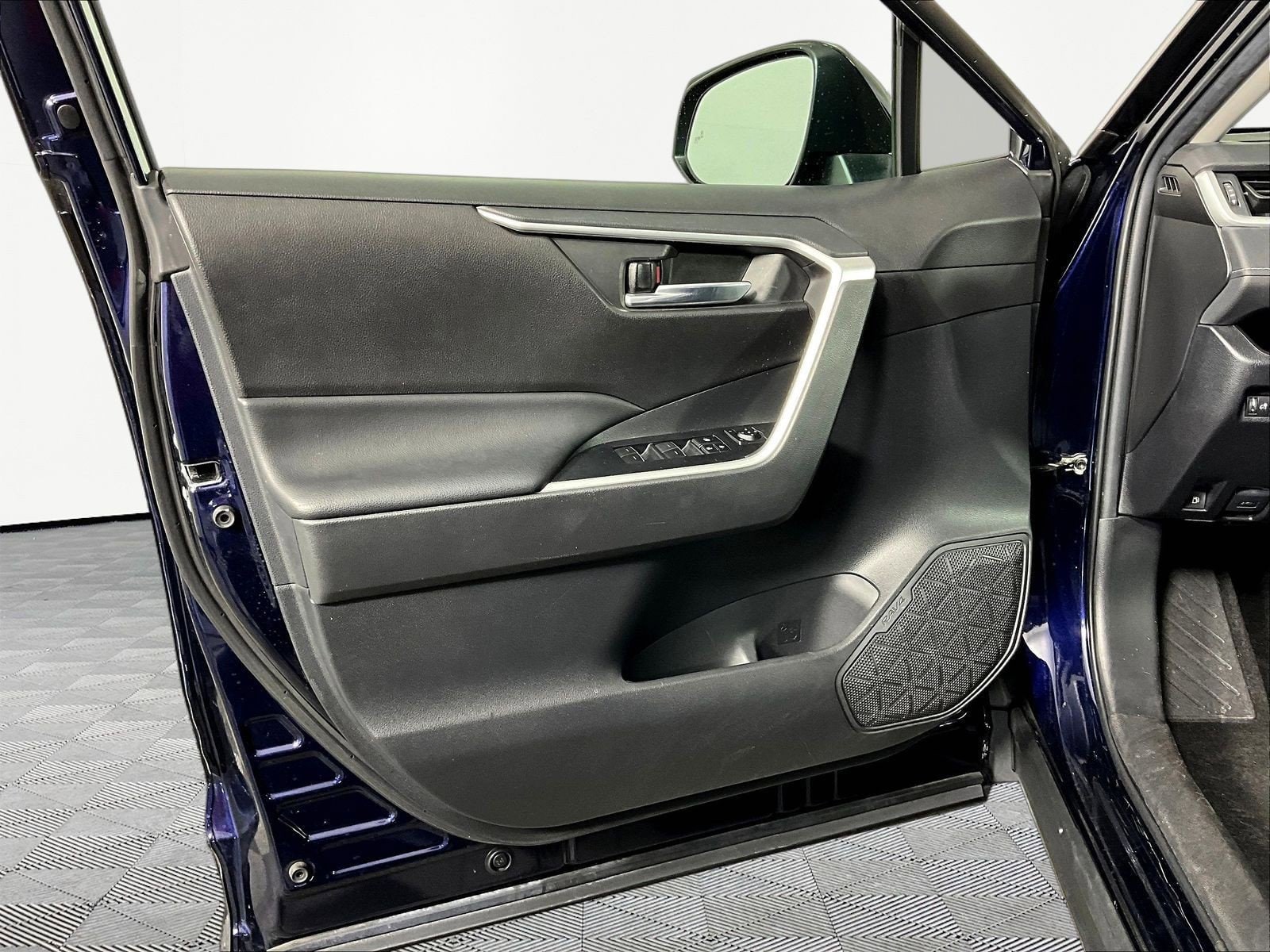 2022 Toyota RAV4 XLE - Photo 20
