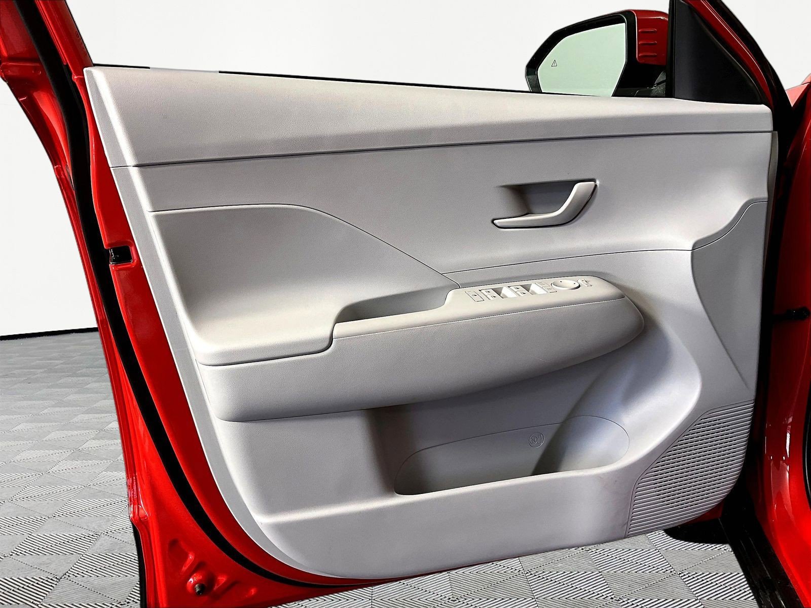 2025 Hyundai Kona SEL - Photo 18