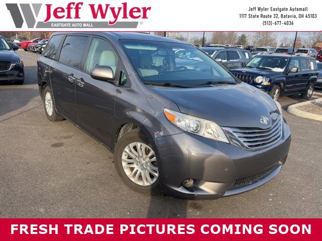 2016 Toyota Sienna XLE Premium's photo