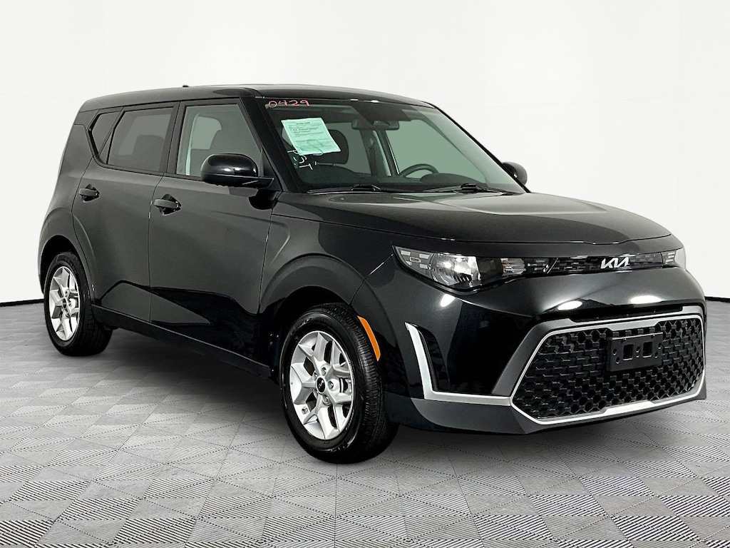 Used 2025 Kia Soul LX Hatchback