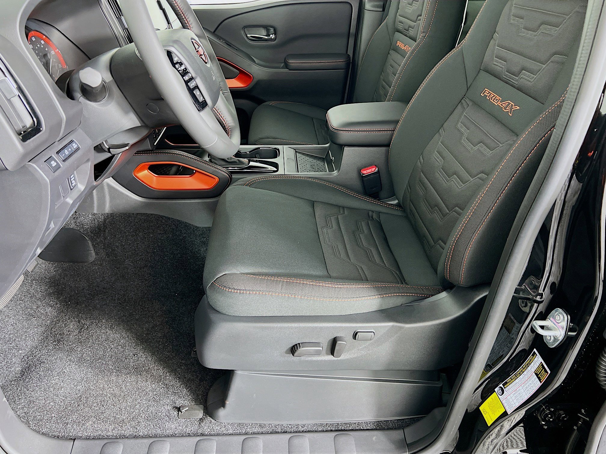 2025 Nissan Frontier PRO-4X photo 3