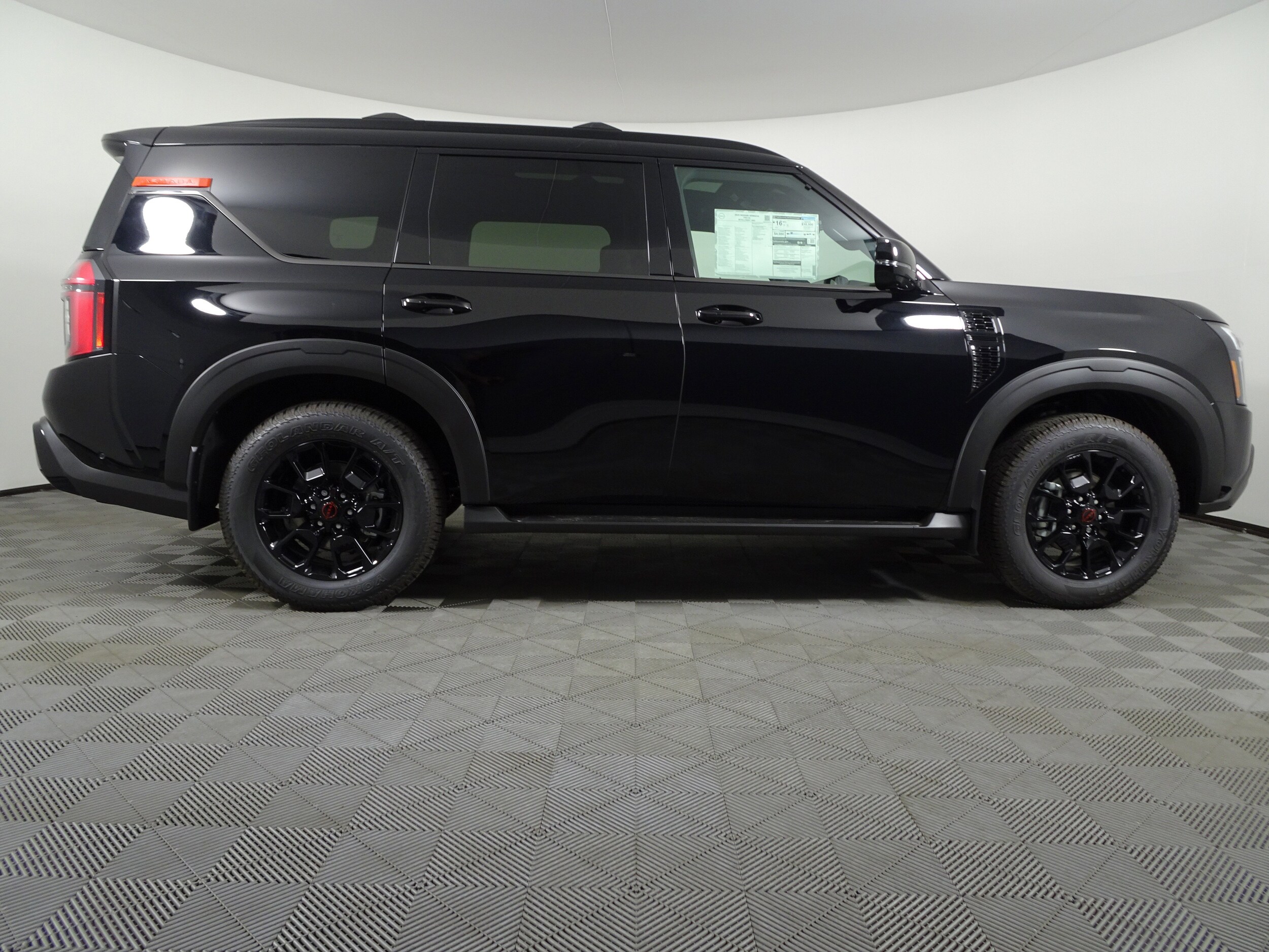 2025 Nissan Armada photo 2