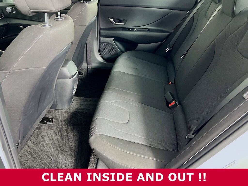 Used 2025 Hyundai Elantra SE Sedan