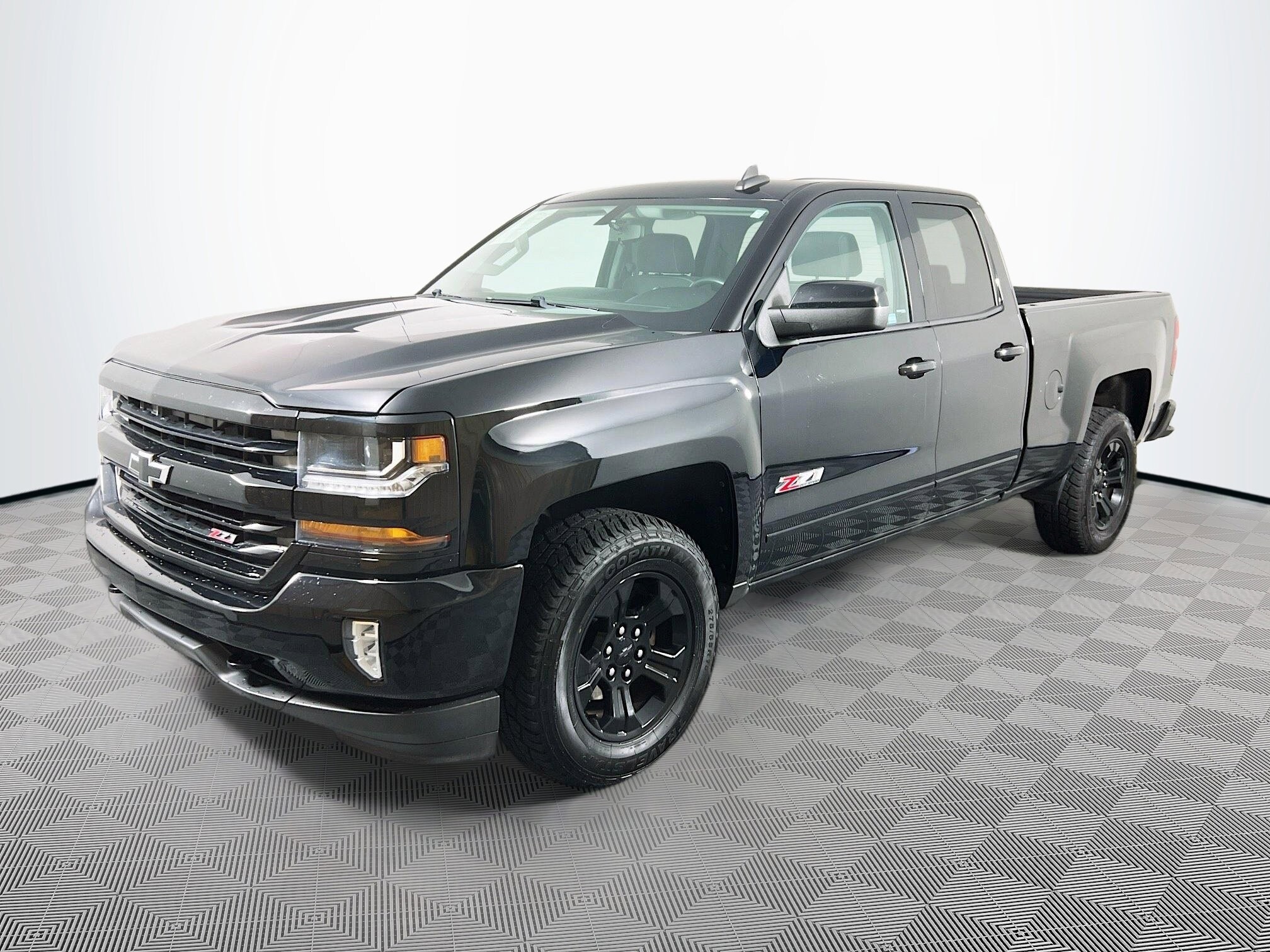 2016 Chevrolet Silverado 1500 LT photo 2