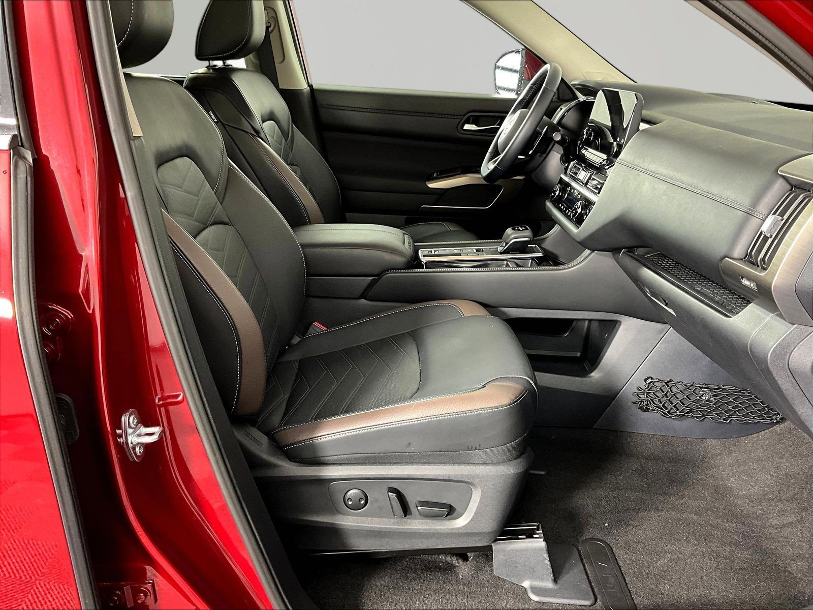 2025 Nissan Pathfinder Platinum - Photo 28