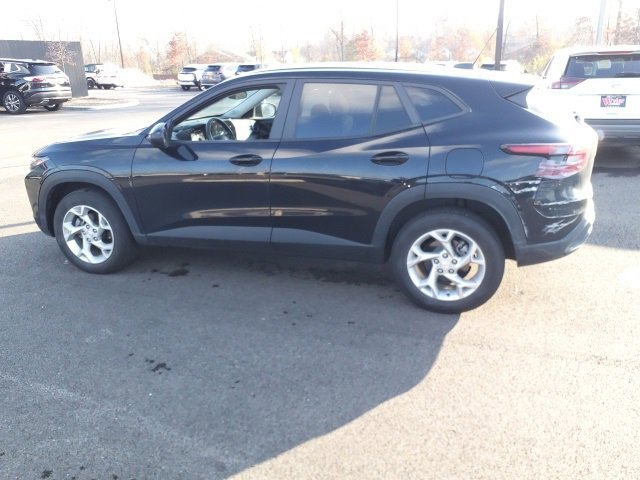 2024 Chevrolet Trax LS photo 3