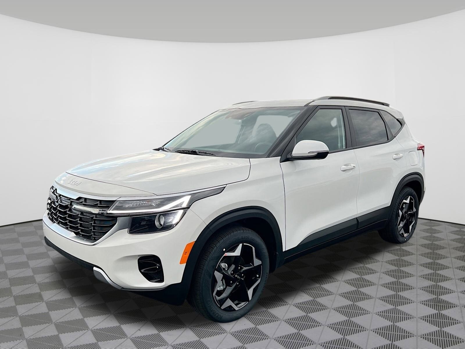 2025 Kia Seltos S photo 2