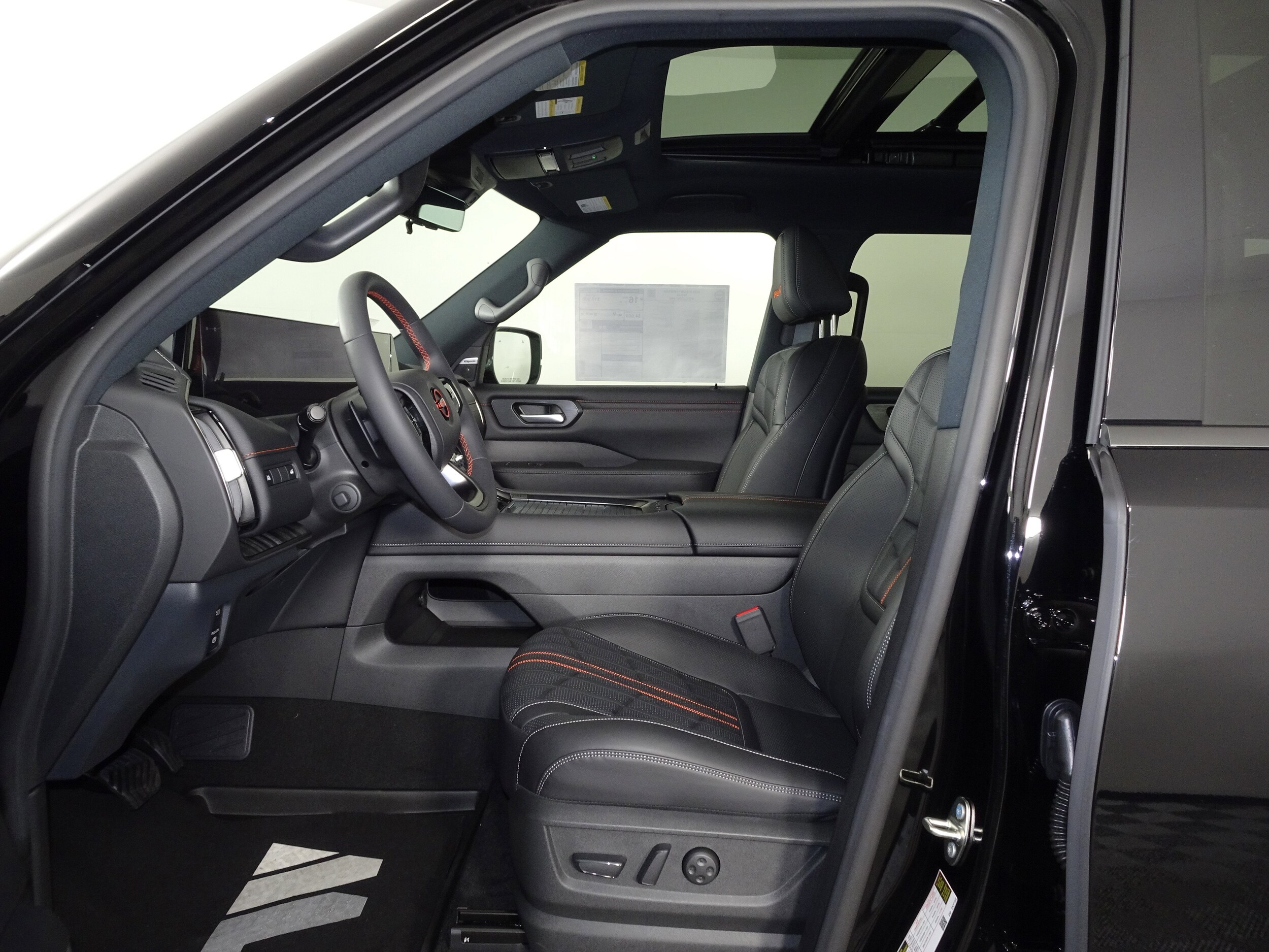 2025 Nissan Armada photo 4