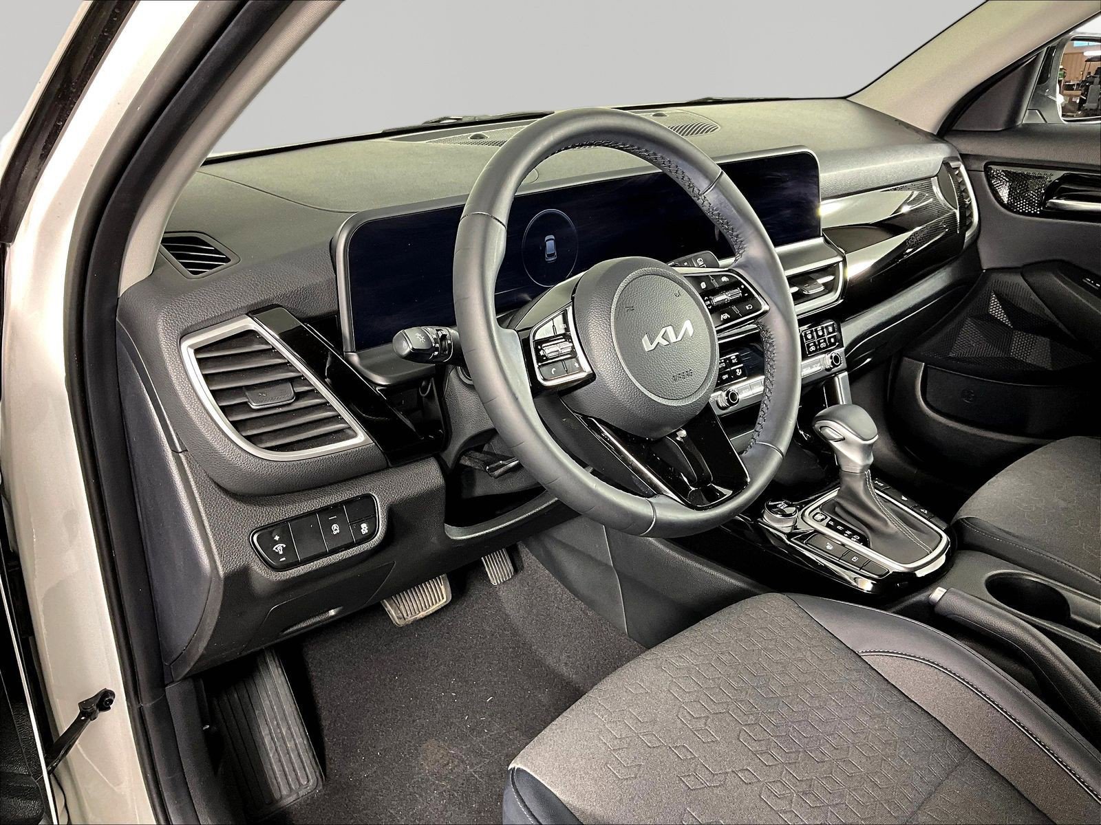 2024 Kia Seltos S - Photo 15