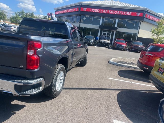 2021 Chevrolet Silverado 1500 LT photo 2