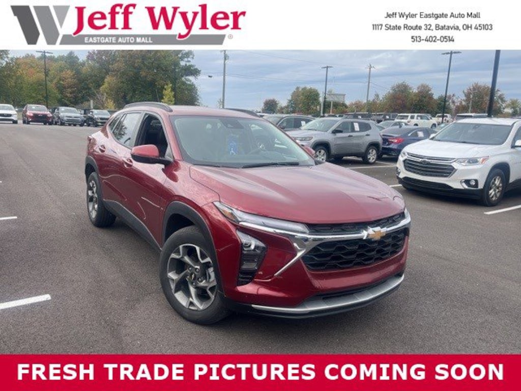 Used 2025 Chevrolet Trax LT SUV