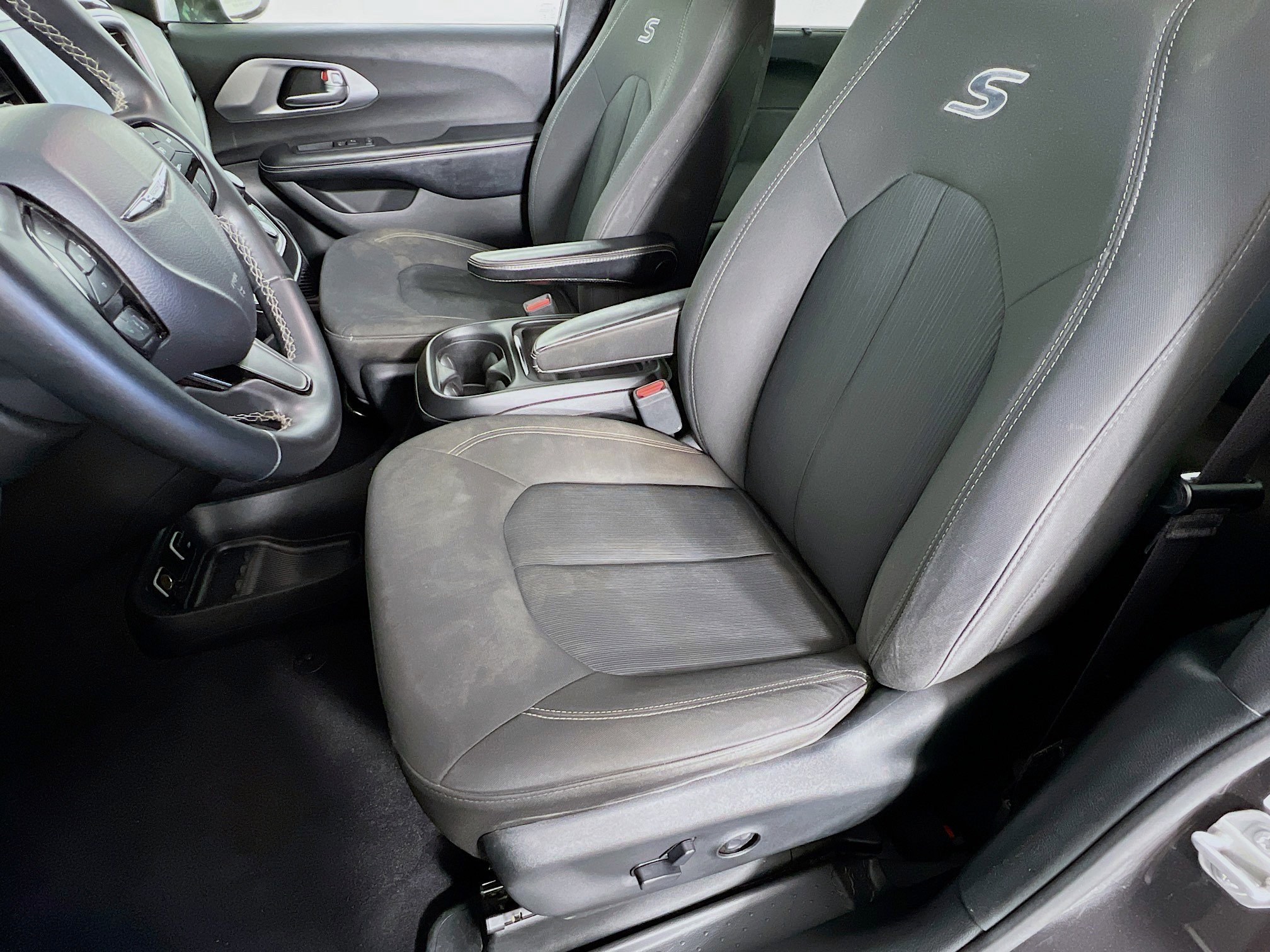 2018 Chrysler Pacifica Touring Plus photo 3