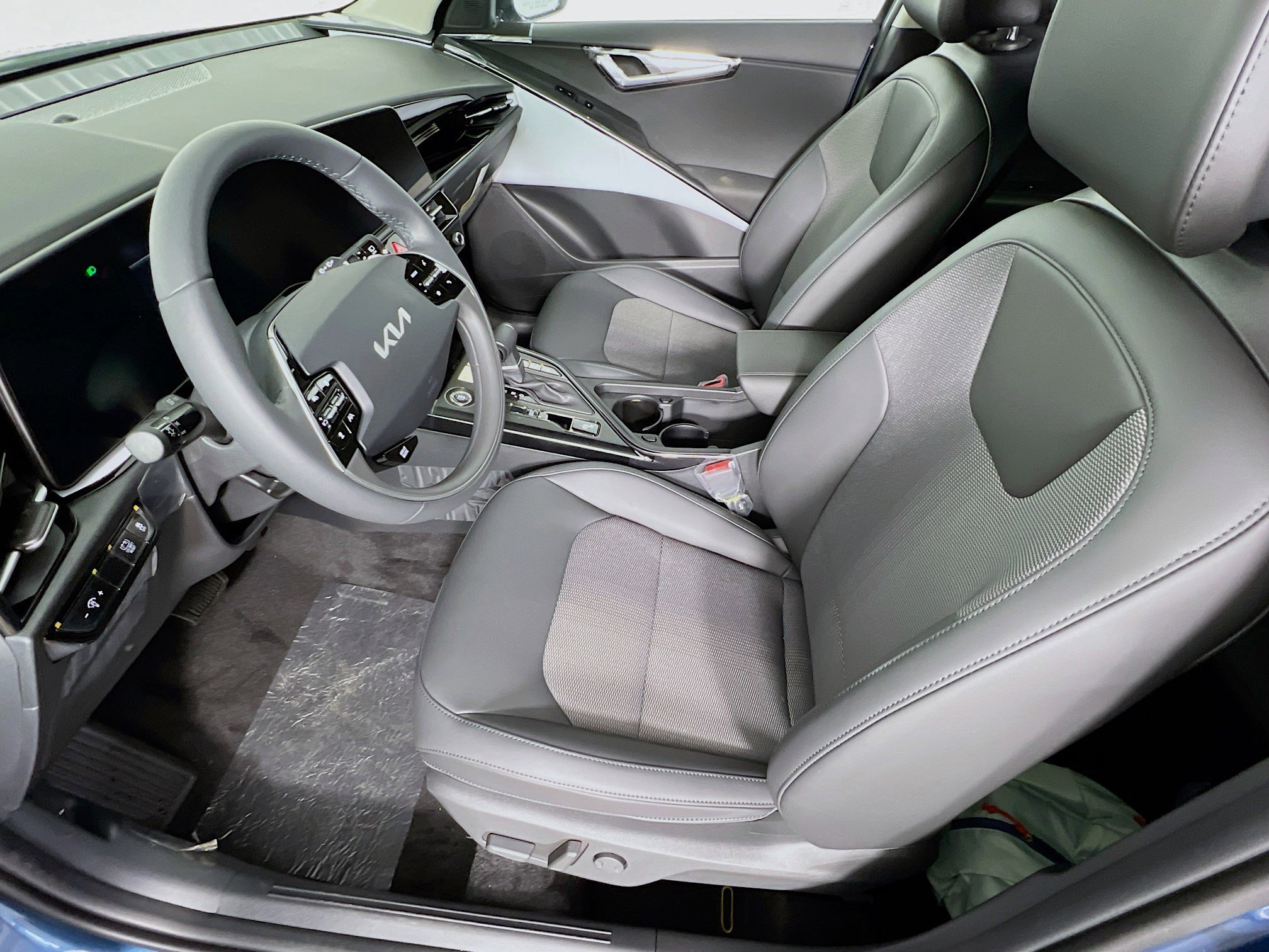 2025 Kia Niro EX photo 3
