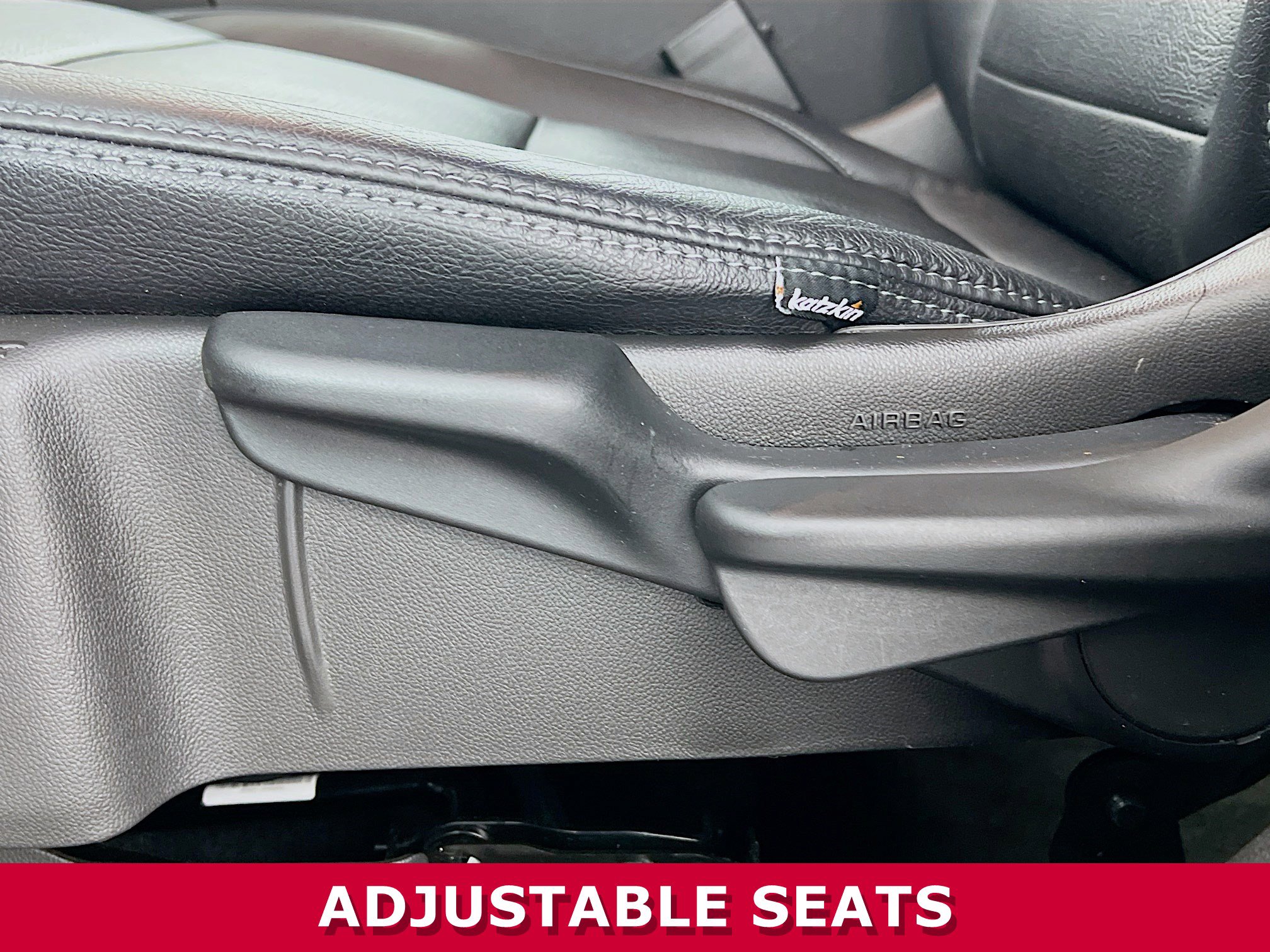 2025 Chevrolet Trax LT photo 3