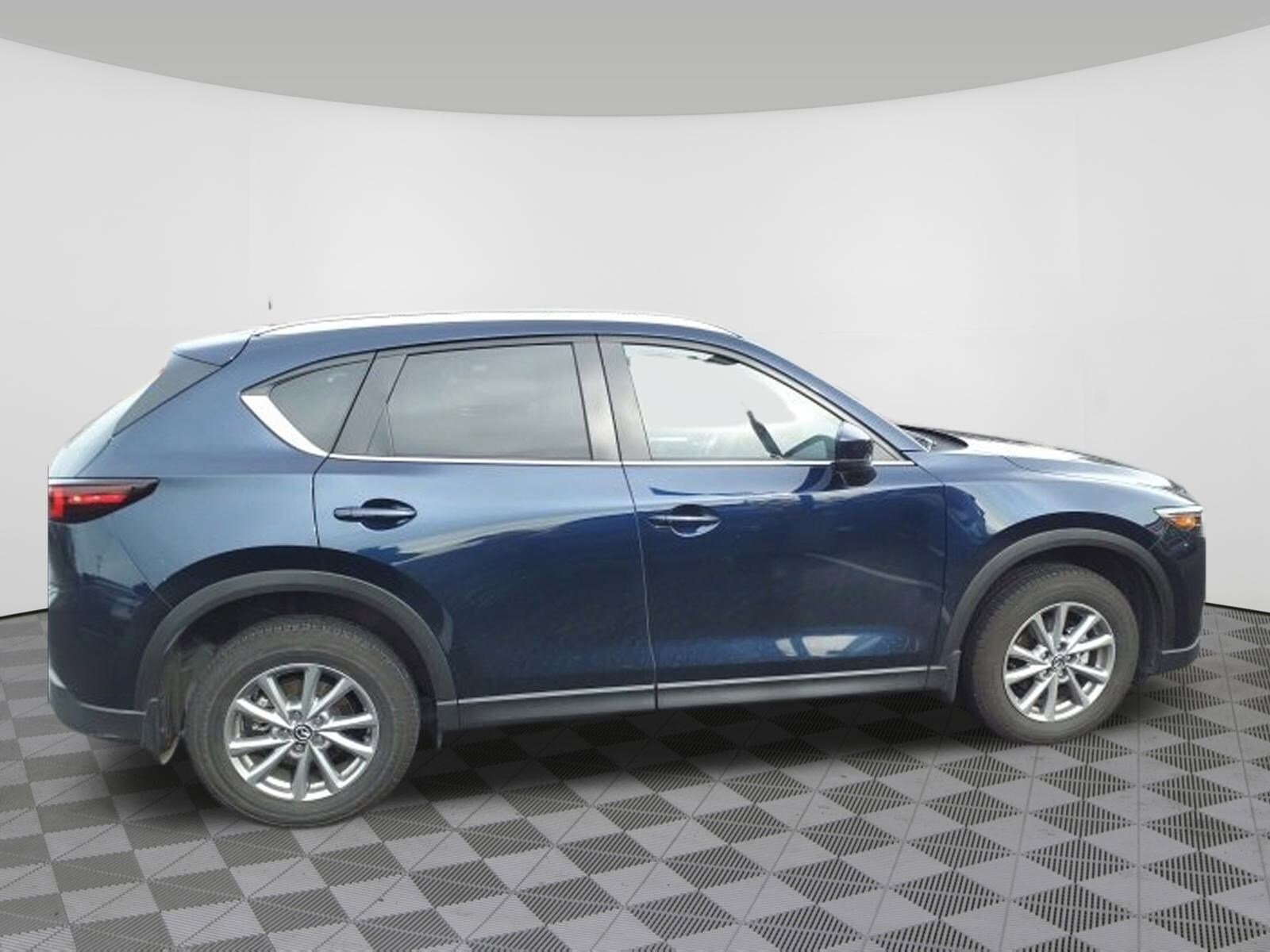 2023 Mazda CX-5 2.5 S Preferred photo 2