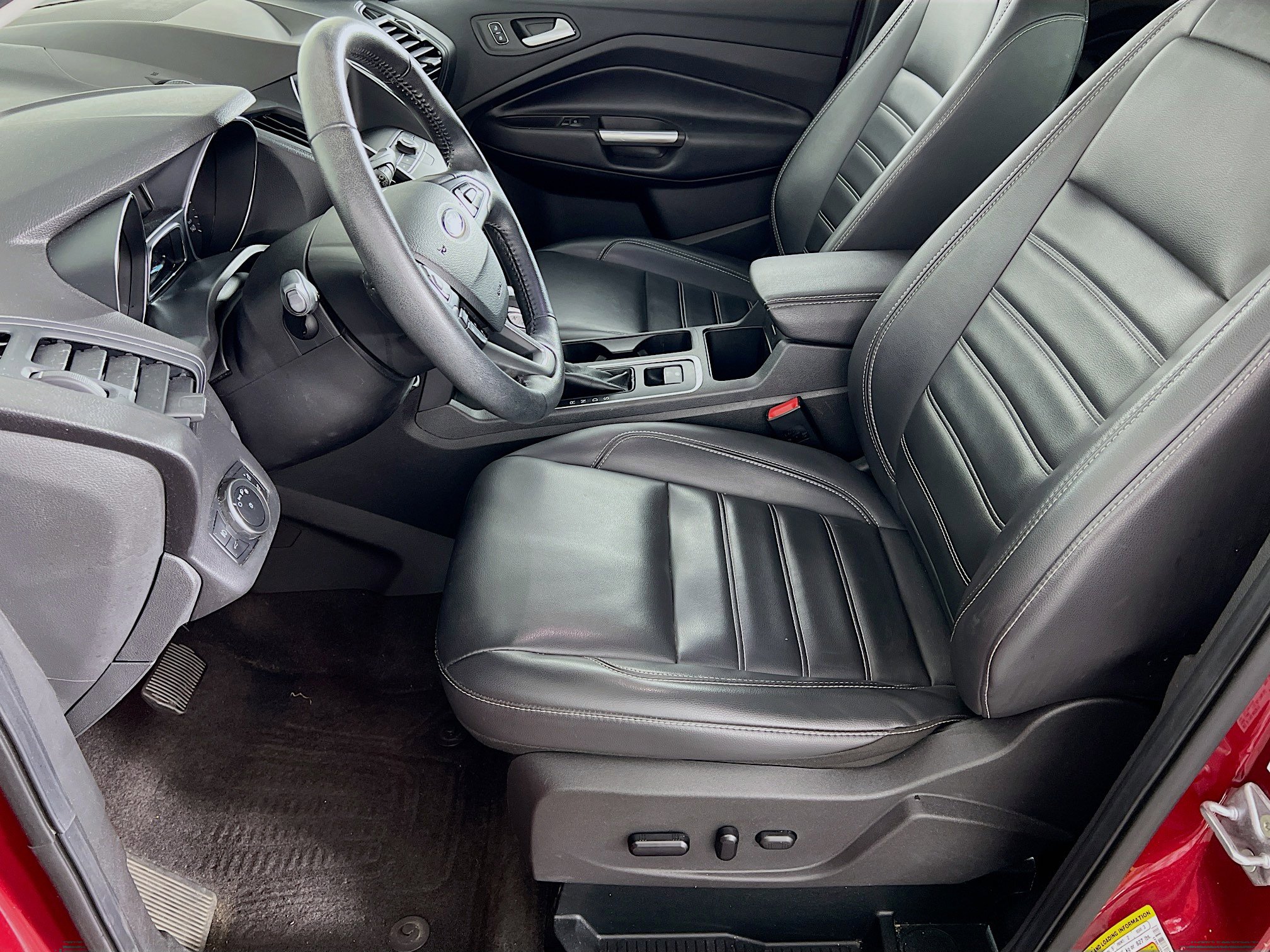 2019 Ford Escape SEL photo 3