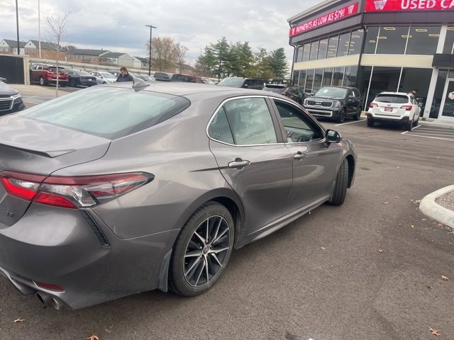 2021 Toyota Camry SE photo 2
