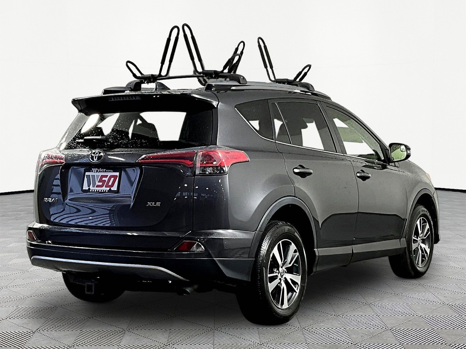 2017 Toyota RAV4 XLE - Photo 6