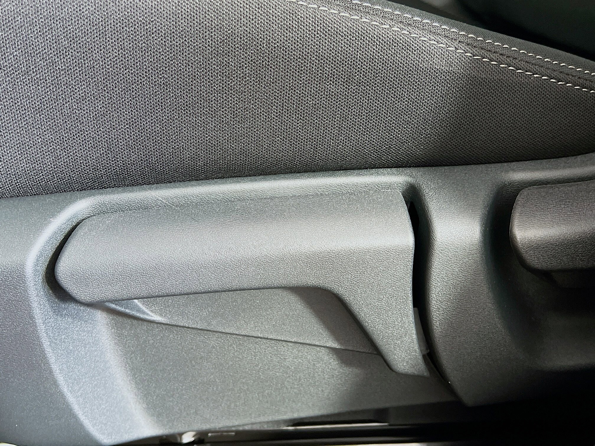 2026 Nissan Rogue S photo 3