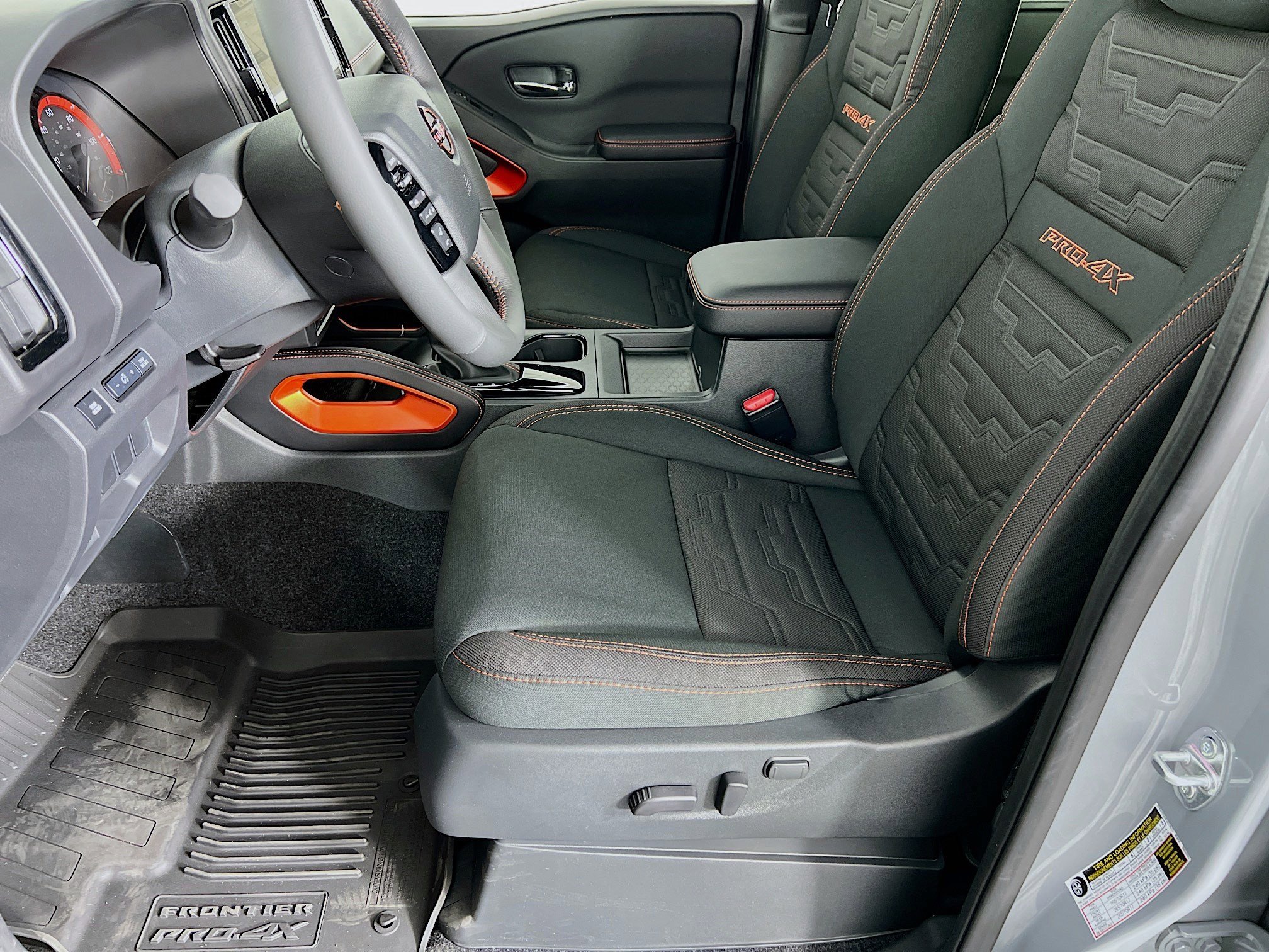 2025 Nissan Frontier PRO-4X photo 3