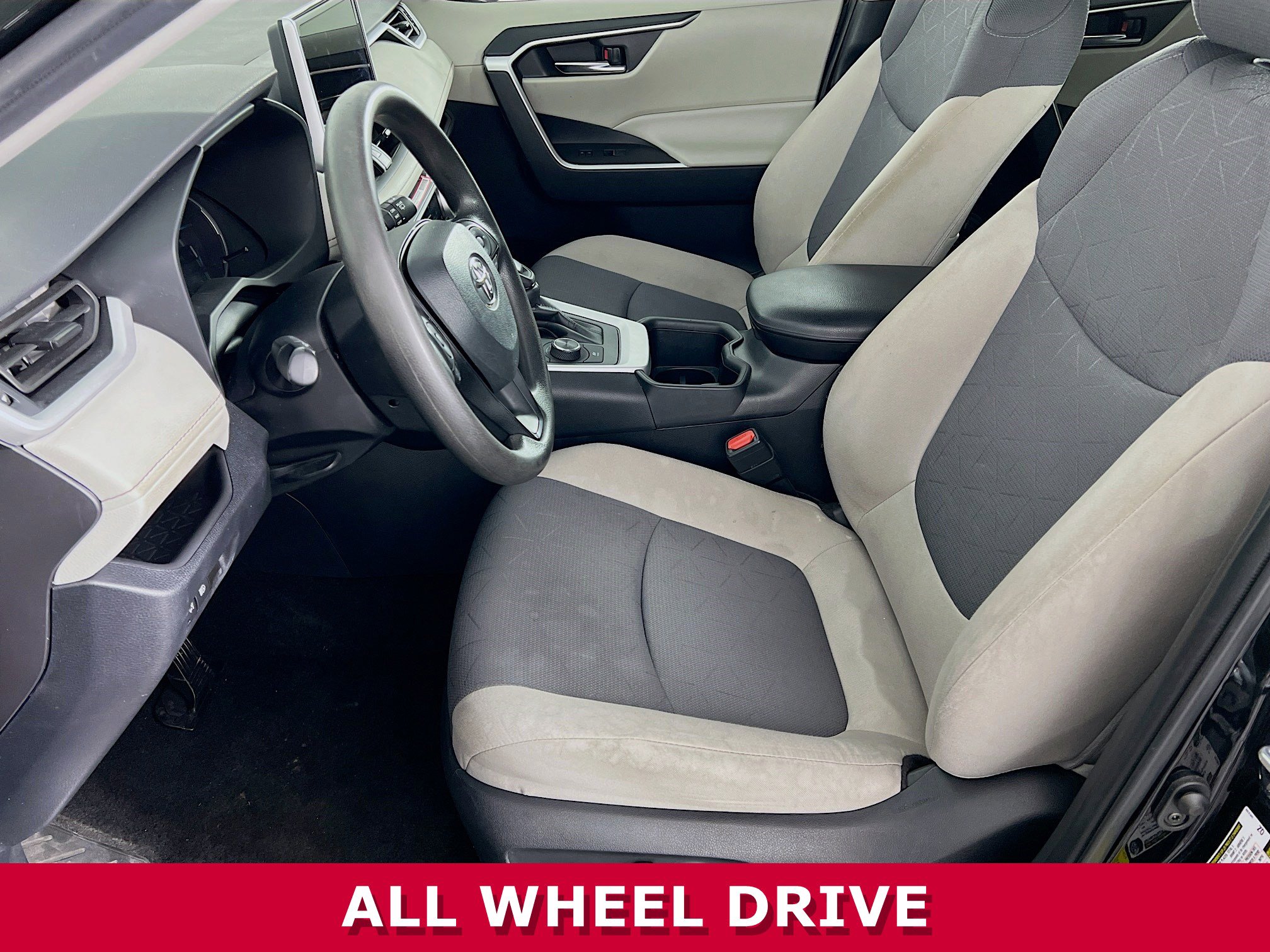 2024 Toyota RAV4 Hybrid XLE photo 3