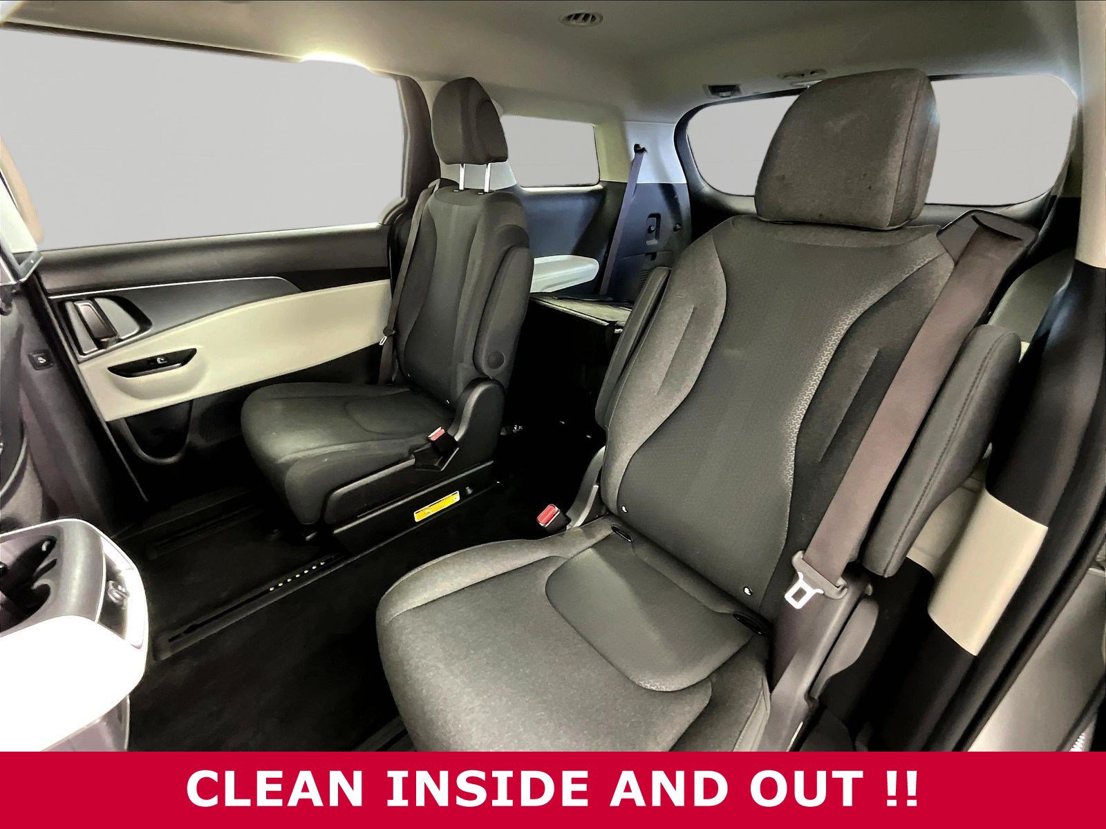 2022 Kia Carnival LX - Photo 22