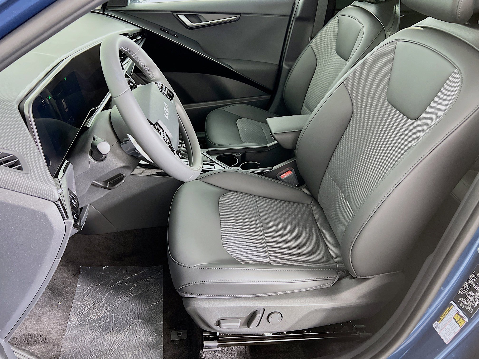 2025 Kia Niro EX photo 3