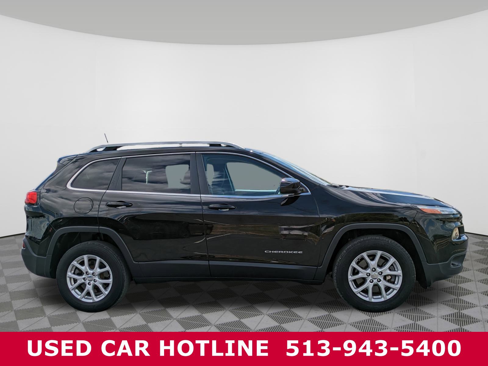 Used 2017 Jeep Cherokee Latitude with VIN 1C4PJMCBXHW651662 for sale in Batavia, OH