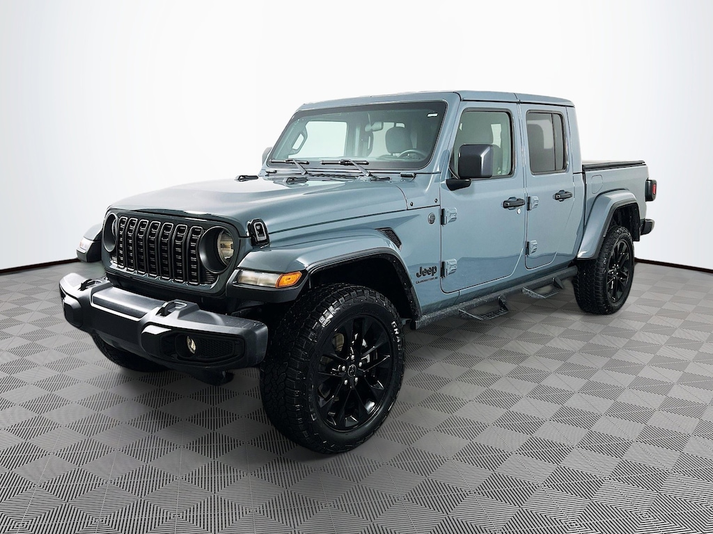 Used 2025 Jeep Gladiator Nighthawk Truck Crew Cab