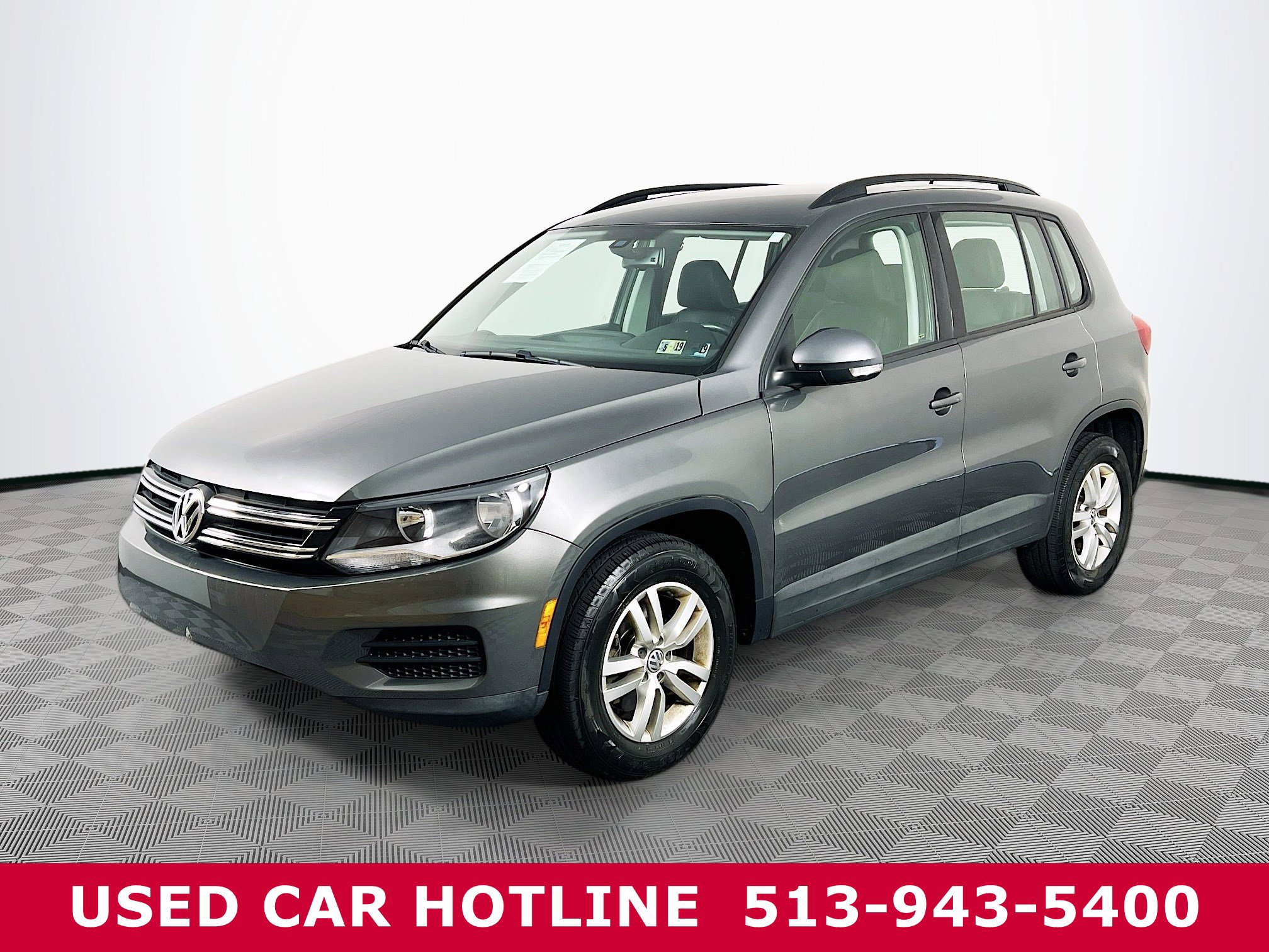 2016 Volkswagen Tiguan S photo 2