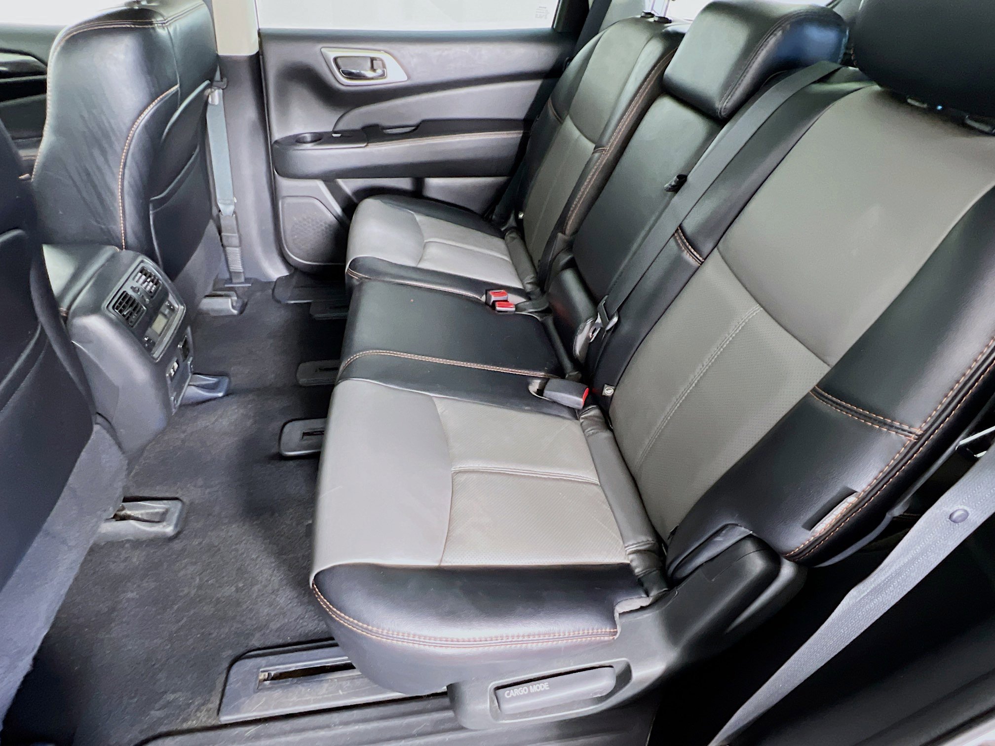 2020 Nissan Pathfinder SL photo 4