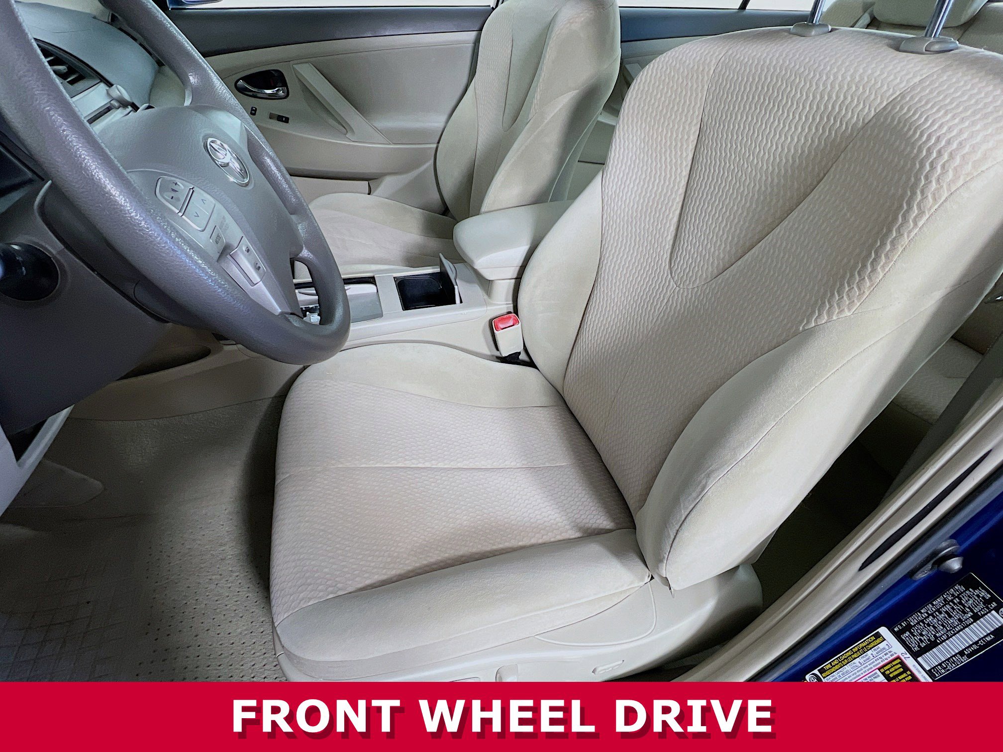 2010 Toyota Camry LE photo 3