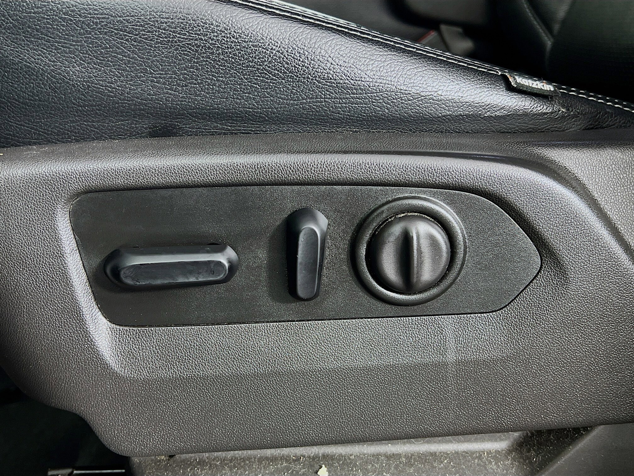 2019 Chevrolet Silverado 1500 LT photo 4