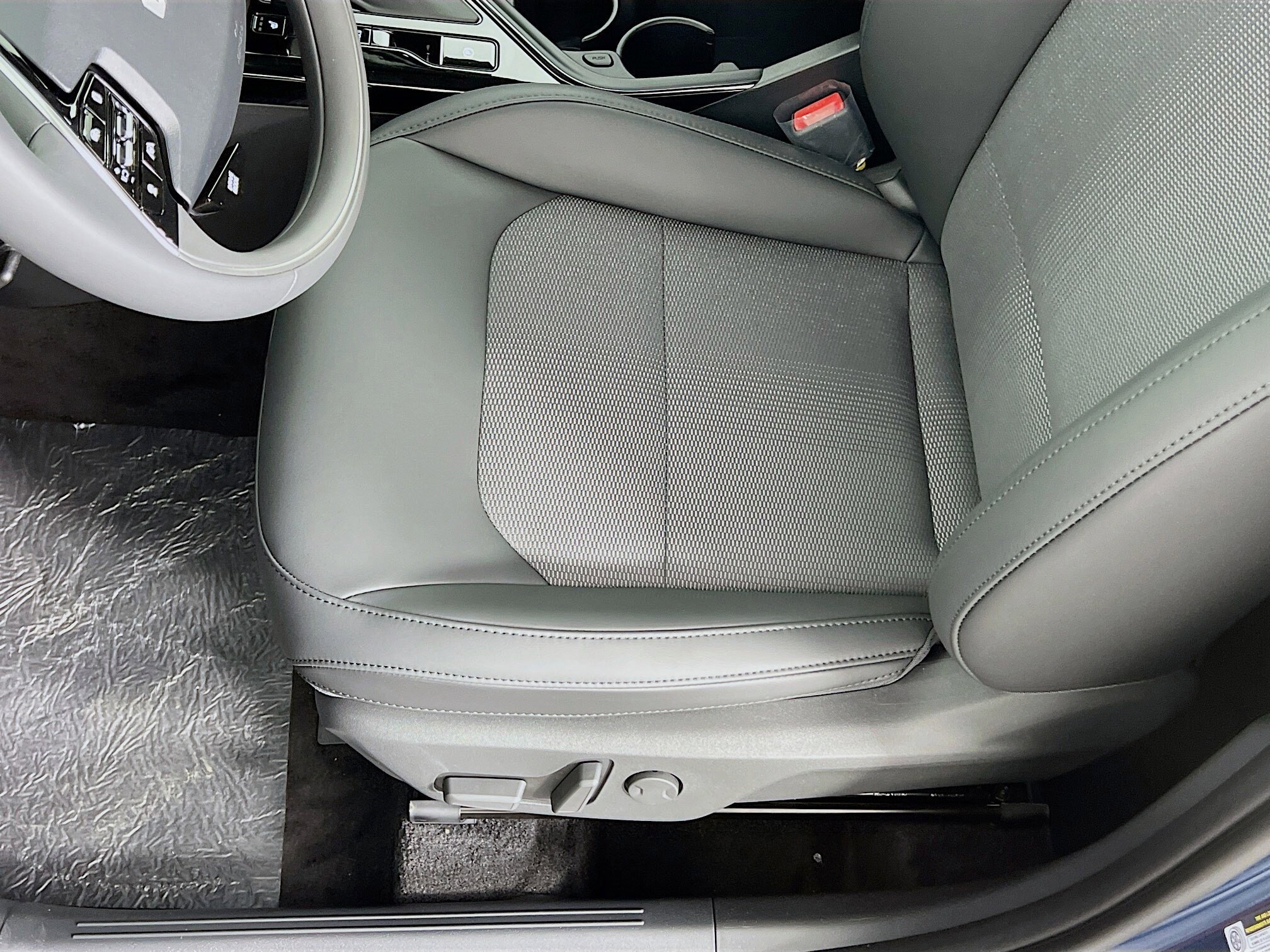 2025 Kia Niro EX photo 4
