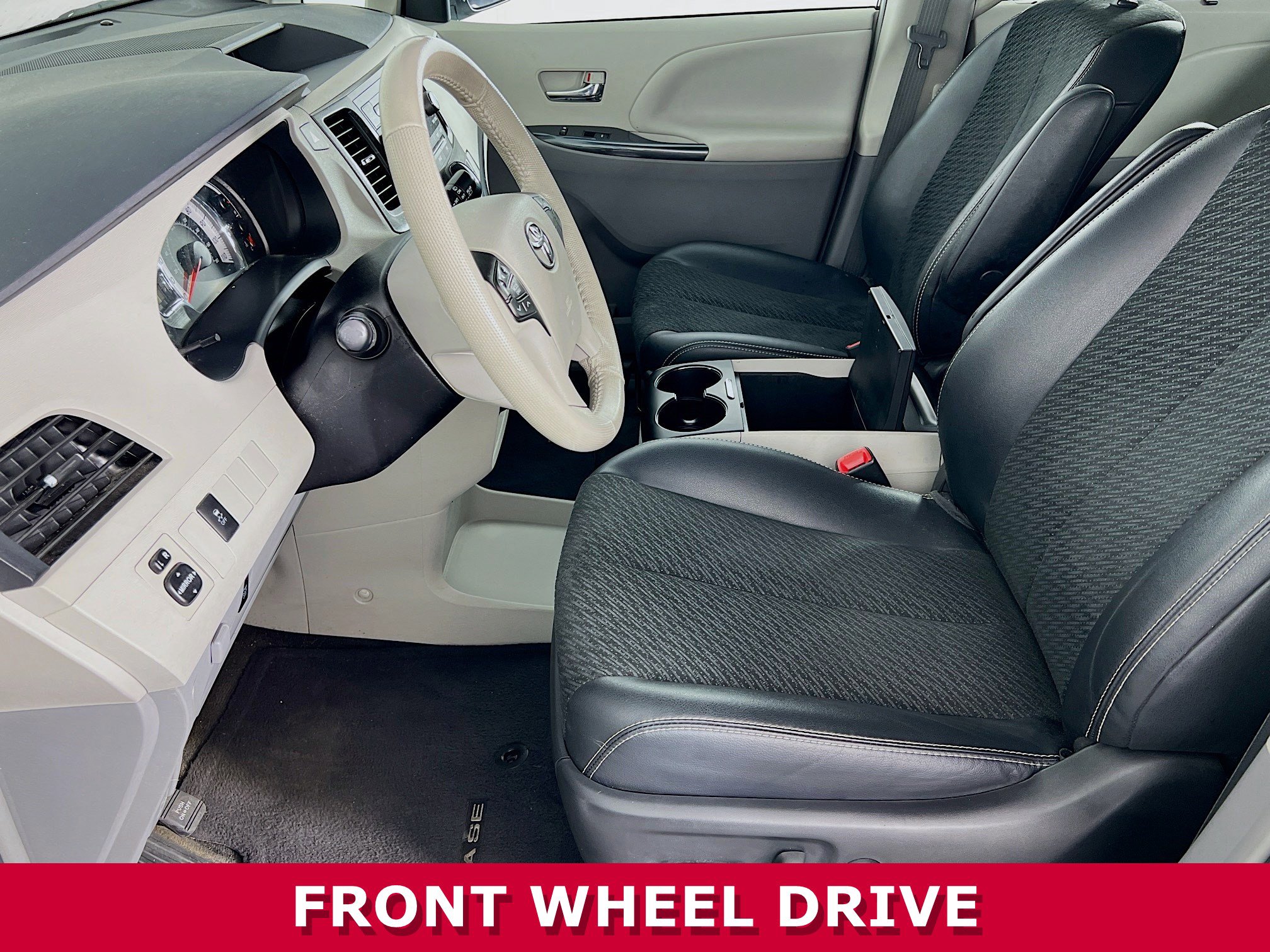 2014 Toyota Sienna SE photo 3