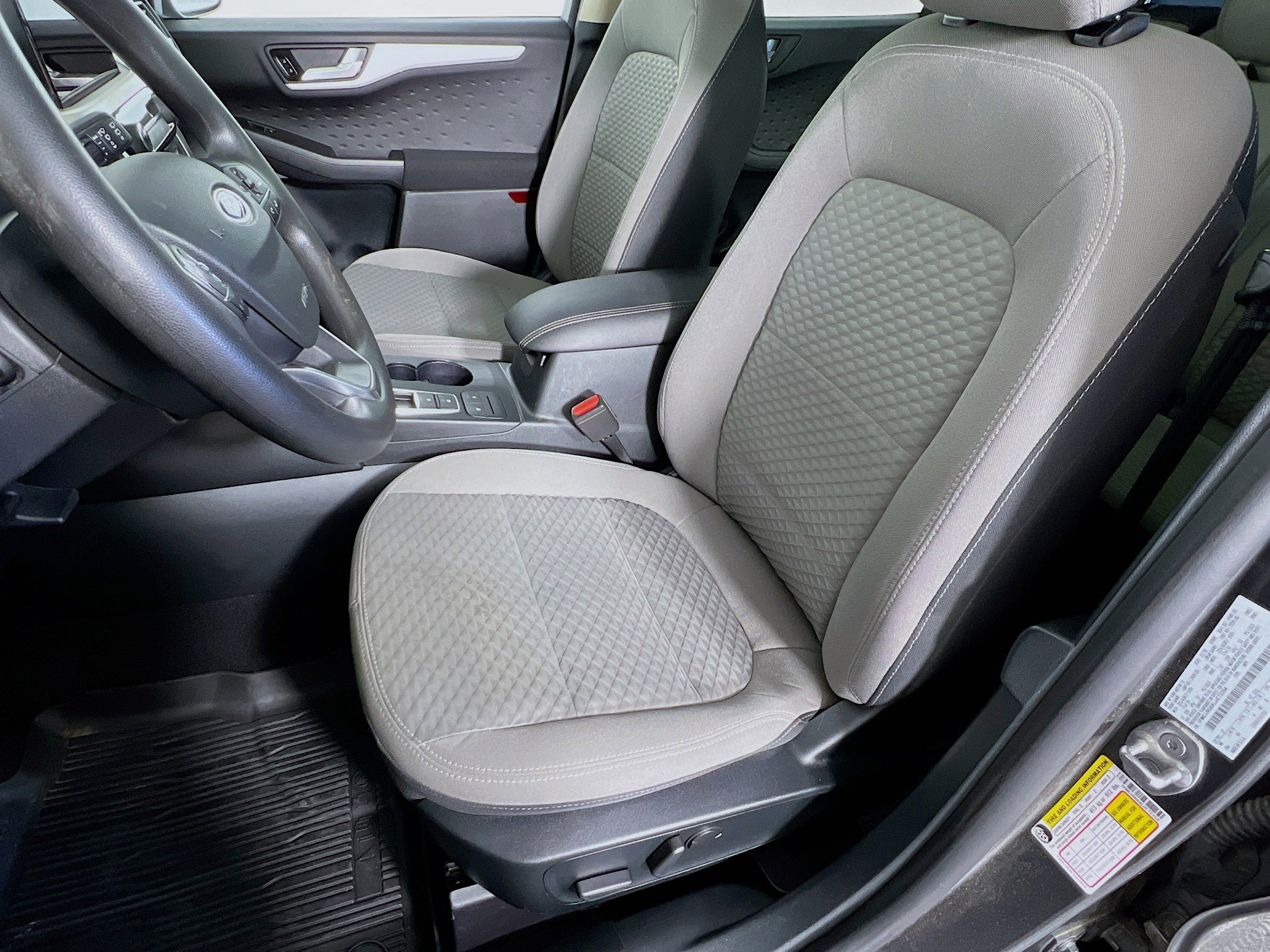 2020 Ford Escape SE photo 3